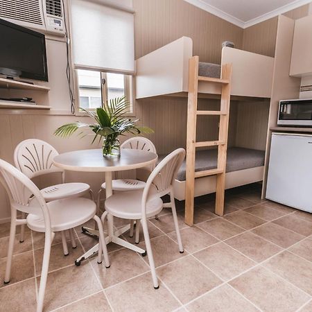 Clyde View Holiday Park 바테만스베이 외부 사진