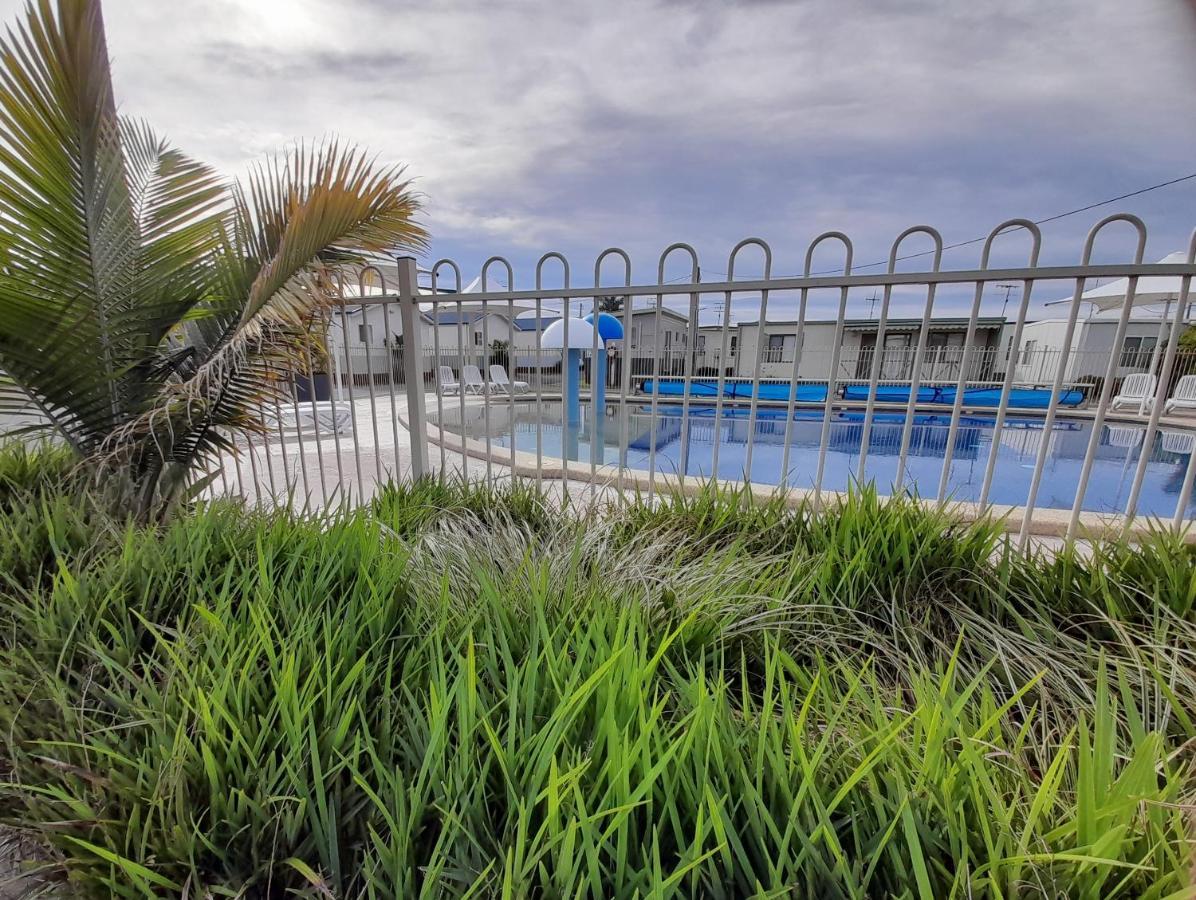 Clyde View Holiday Park 바테만스베이 외부 사진